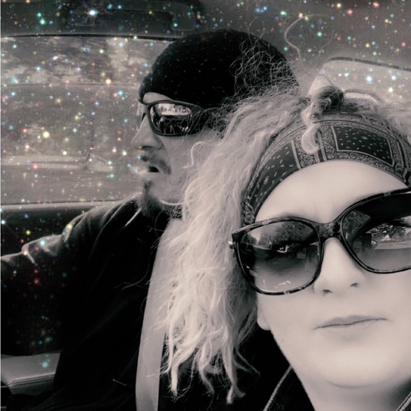 Meet your Posher, Megan - Picture 2 of 15